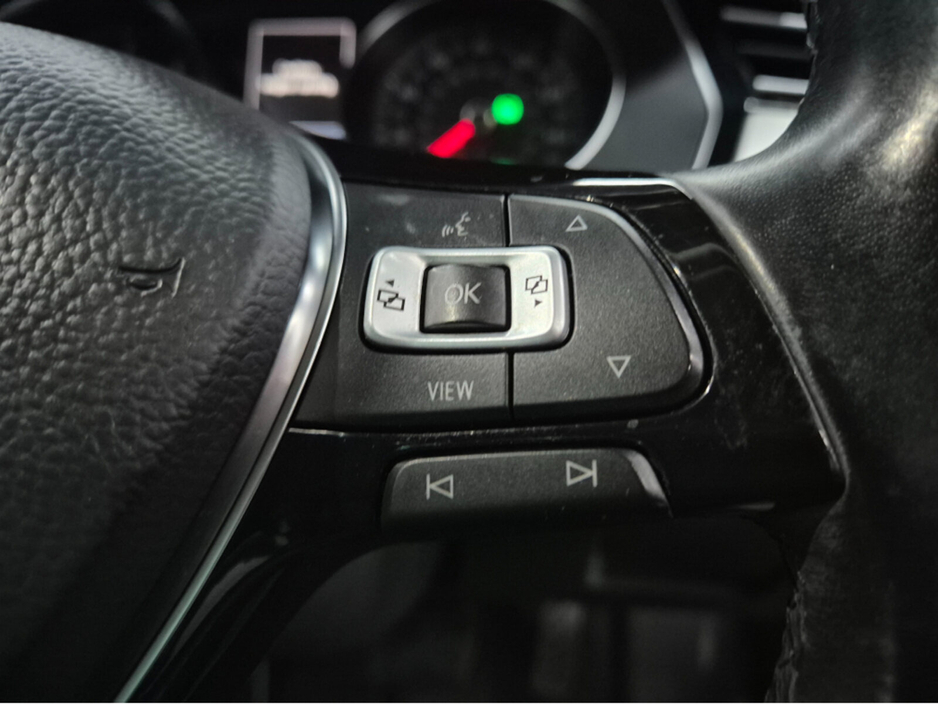 2019 Volkswagen Passat - image 4