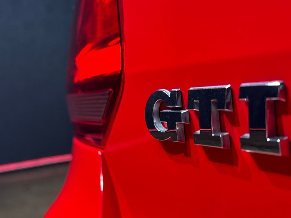 2015 Volkswagen Polo - image 11