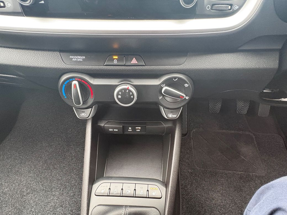 2020 Kia Stonic - image 9