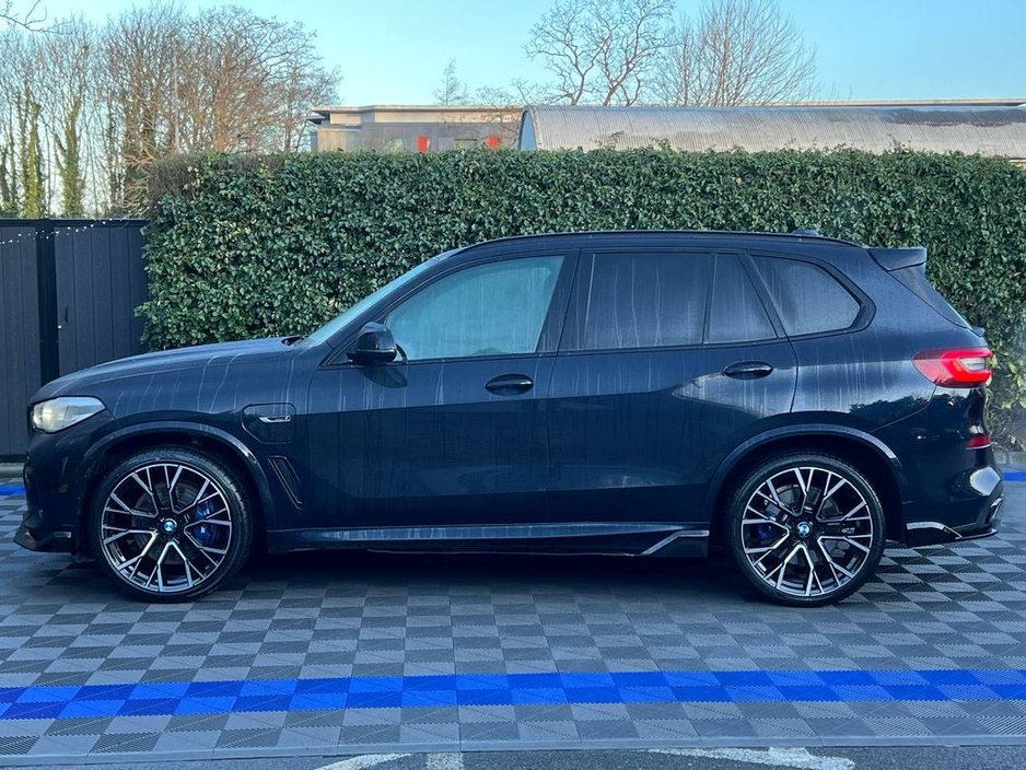 2022 BMW X5 M-SPORT COMPETITION XDRIVE45e 3.0 PLUG-IN HYBRID // APPLE CARPLAY // M COMPETITION BODYSTYLING PACKAGE // ADAPTIVE AIR SUSPENSION €52,900
