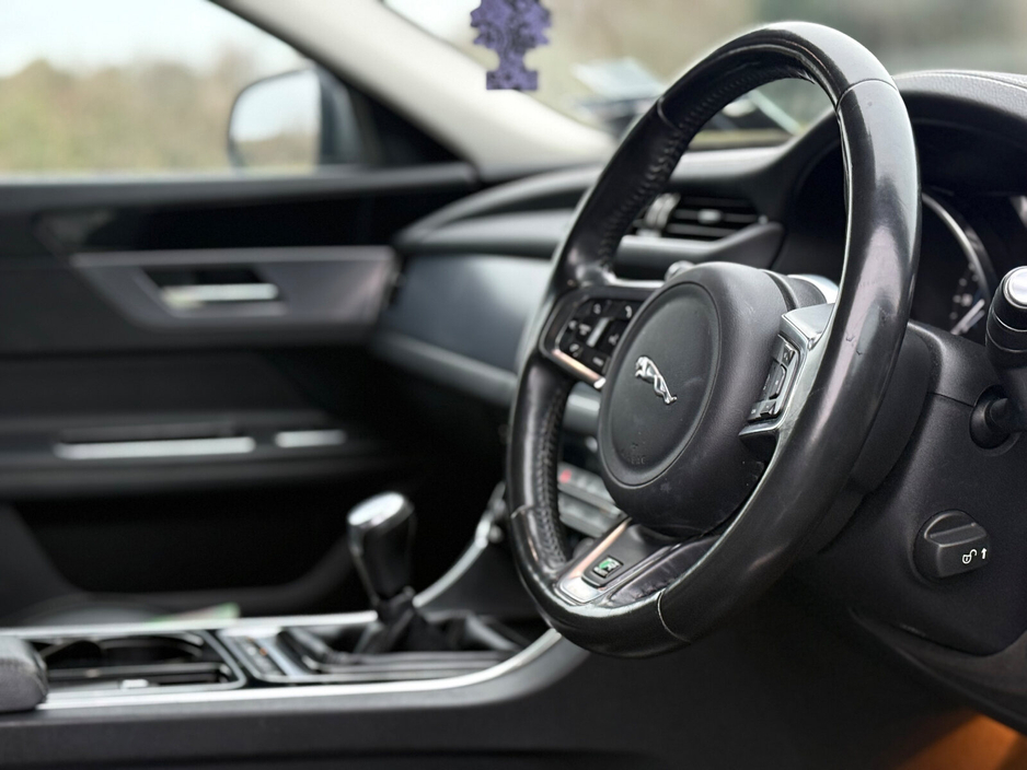 2017 Jaguar XF - image 9