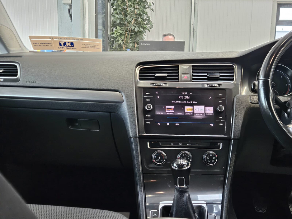 2017 Volkswagen Golf - image 10