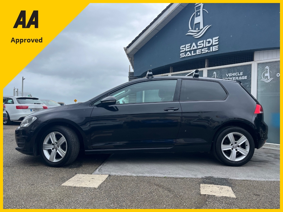 2016 Volkswagen Golf - image 2