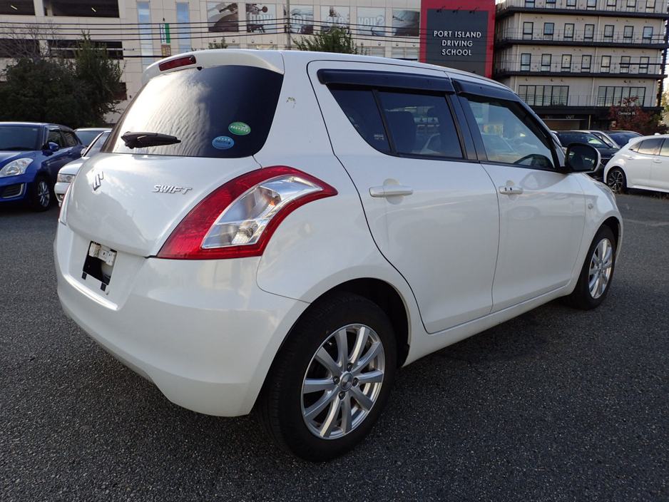2015 Suzuki Swift - image 3