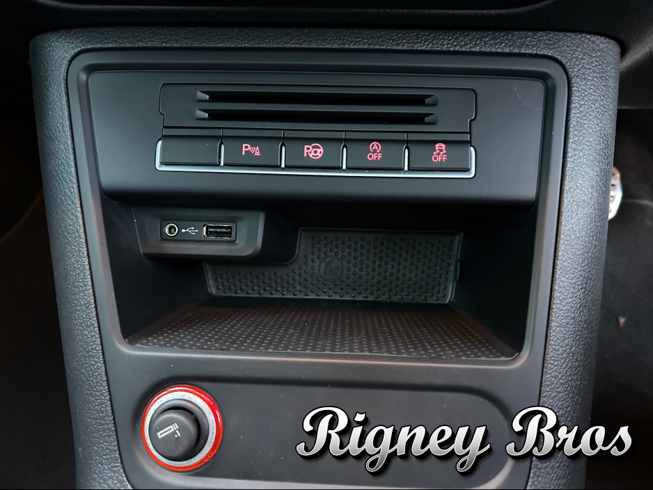 2016 Volkswagen Tiguan - image 14