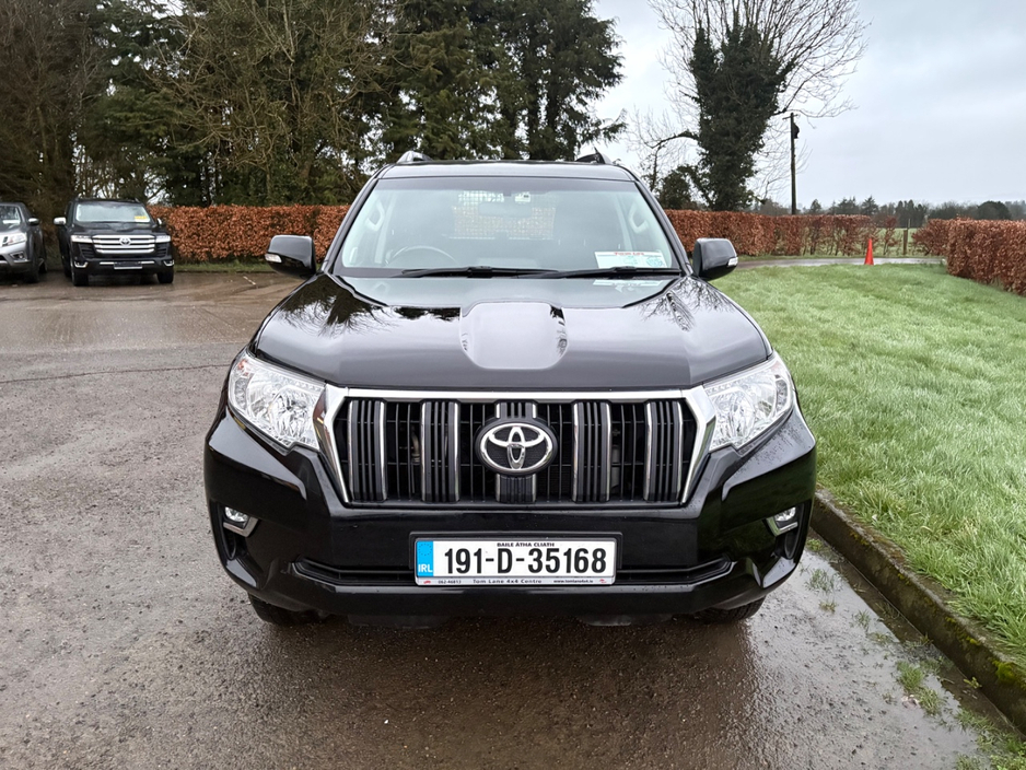 2019 Toyota Landcruiser - image 3