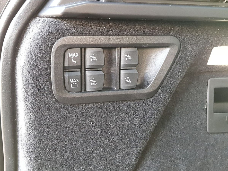 2026 BMW X7 - image 25