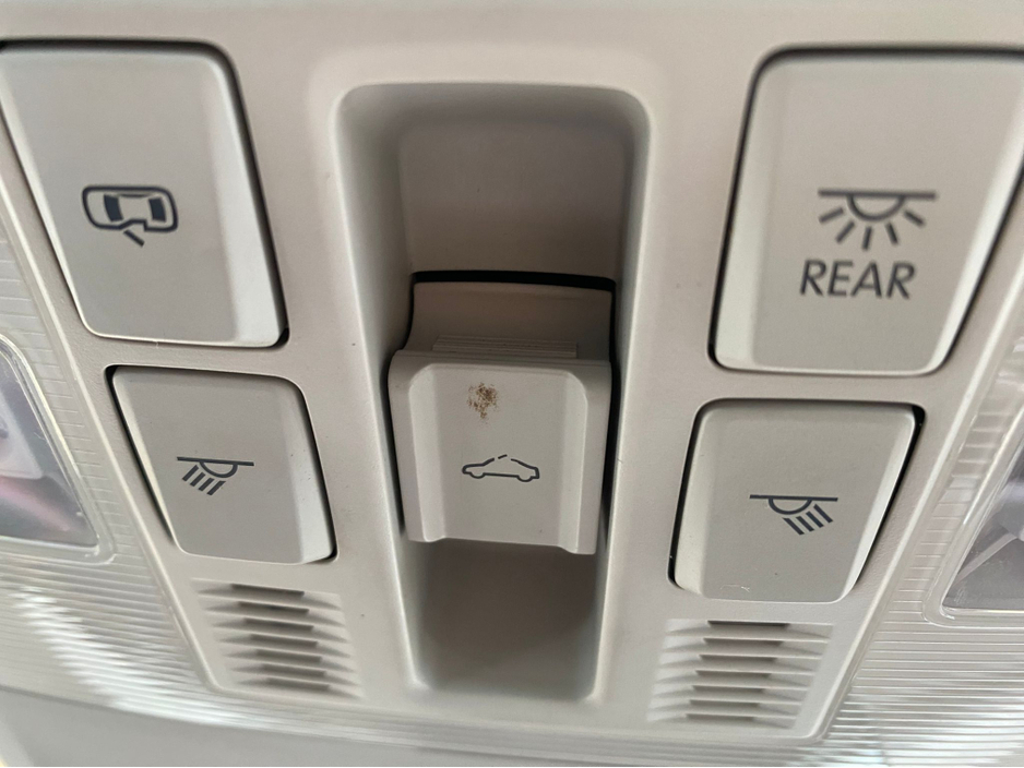 2018 Volkswagen Tiguan - image 19