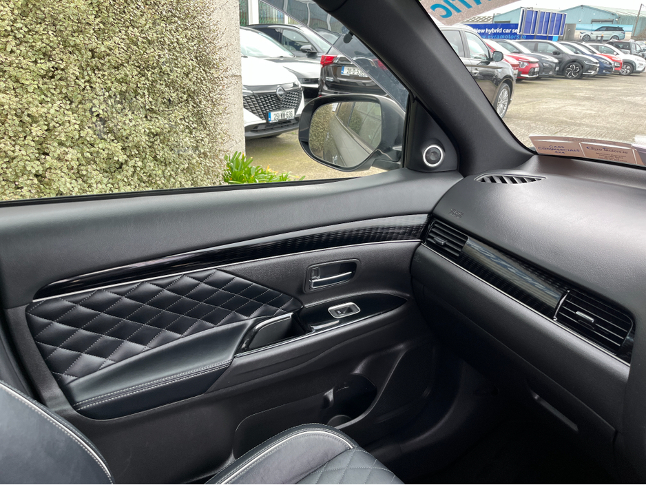 2020 Mitsubishi Outlander - image 17