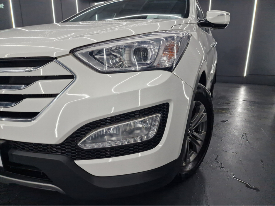 2014 Hyundai Santa Fe - image 3