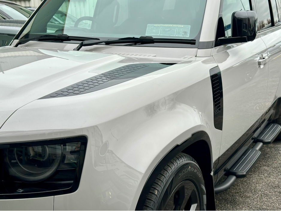 2026 Land Rover Defender Borosco Grey /  X-DYNAMIC SE €119,950