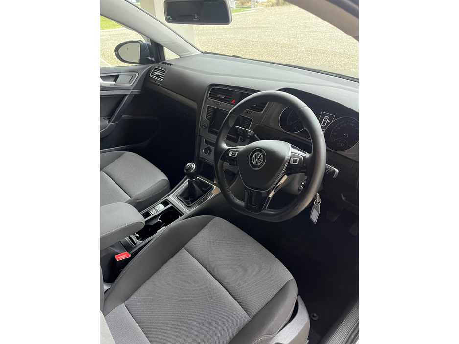 2015 Volkswagen Golf - image 8