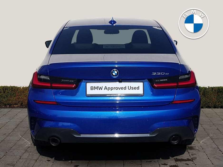 2022 BMW 3 Series - image 13