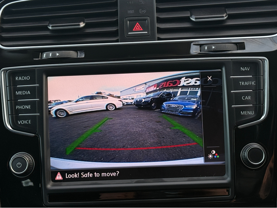 2014 Volkswagen Golf - image 8