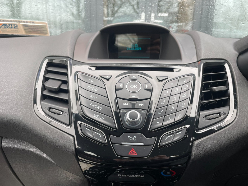 2015 Ford Fiesta - image 12