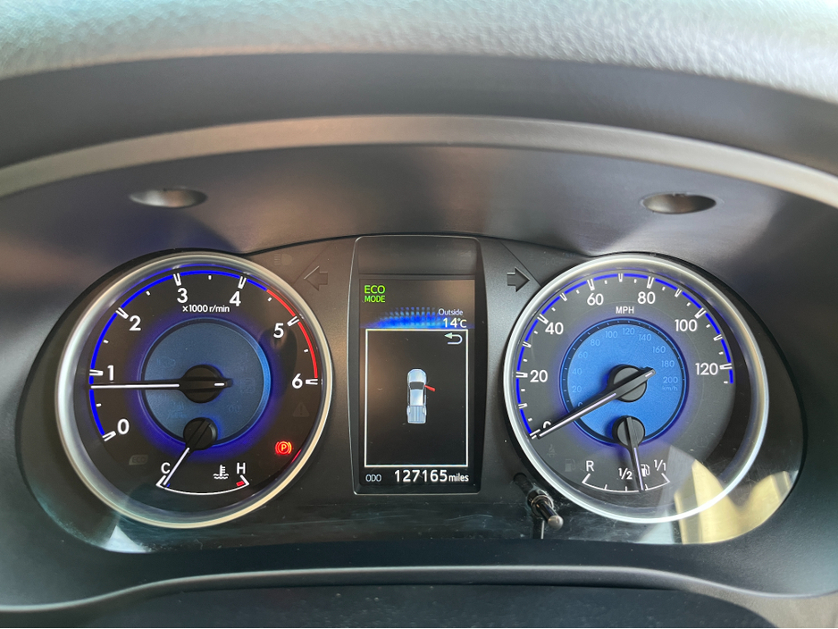 2017 Toyota Hilux - image 22