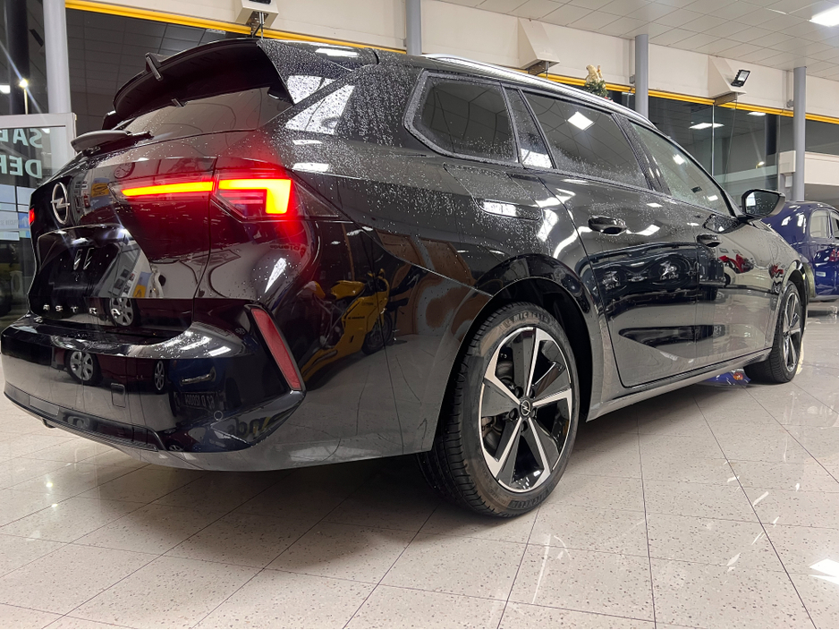 2024 Opel Astra Rare AUTOMATIC DIESEL Sports Tourer ELEGANCE As New Tint Kms Superb Value www.bolands.ie Est.1955 €28,950