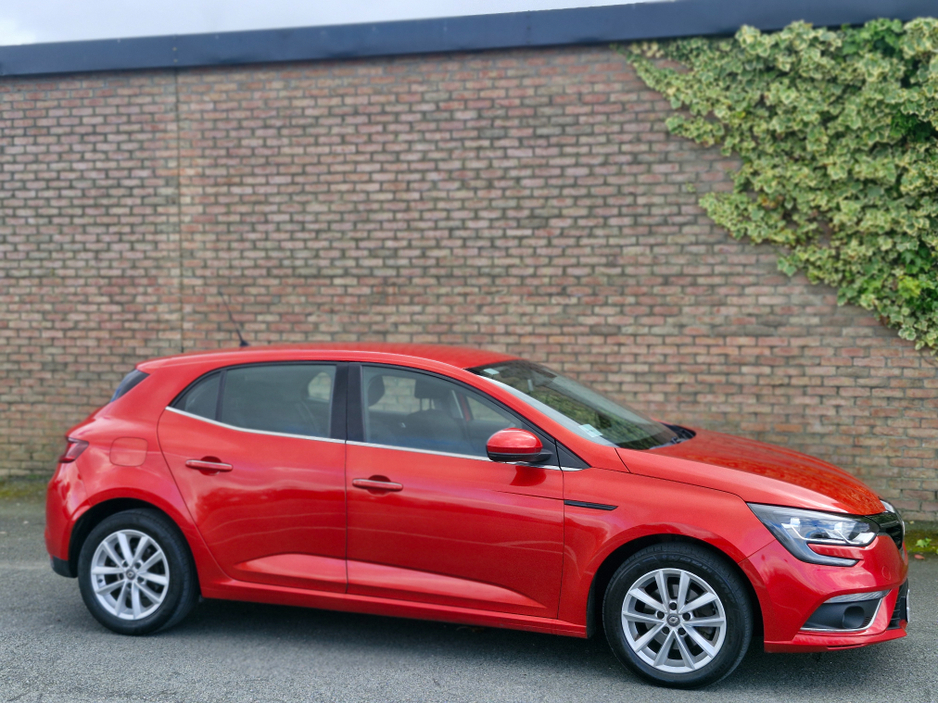 2019 Renault Megane - image 19