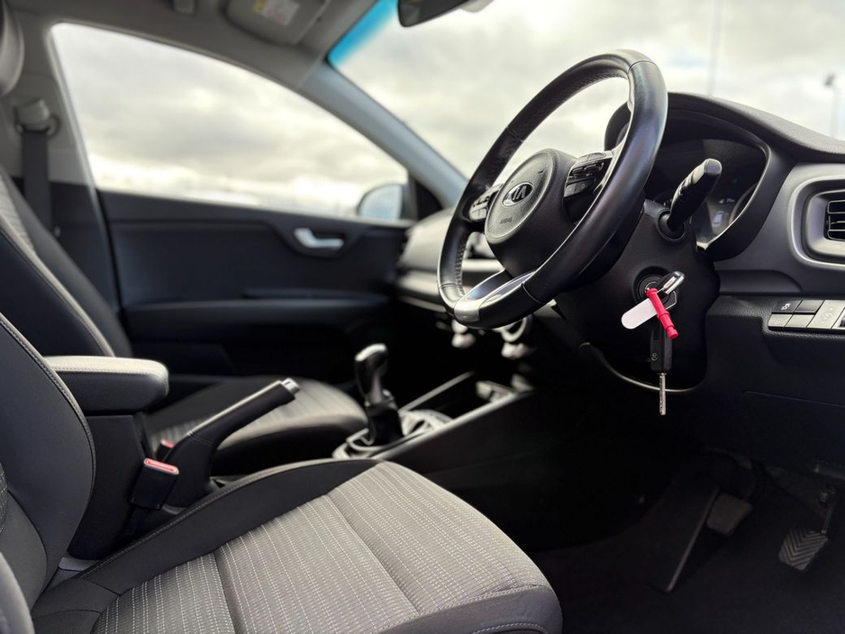 2019 Kia Stonic - image 8