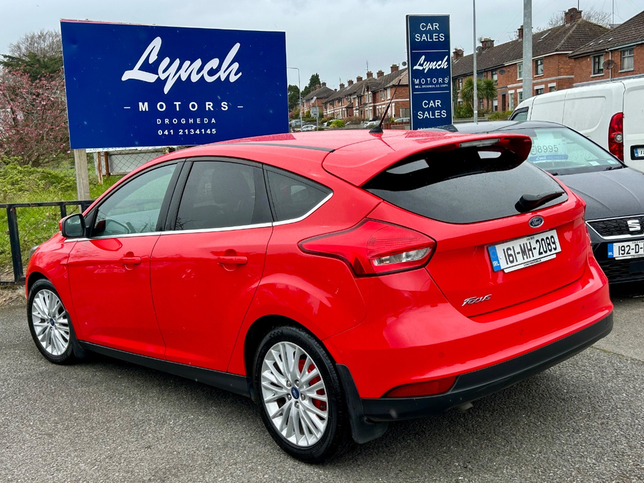 2016 Ford Focus - image 5