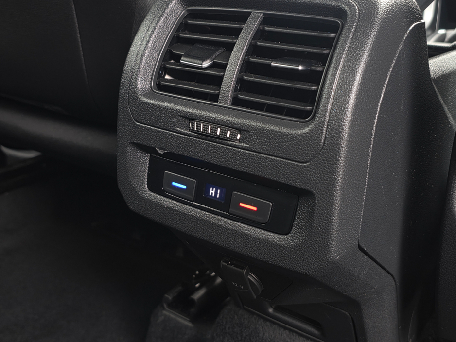 2016 Volkswagen Touran - image 9