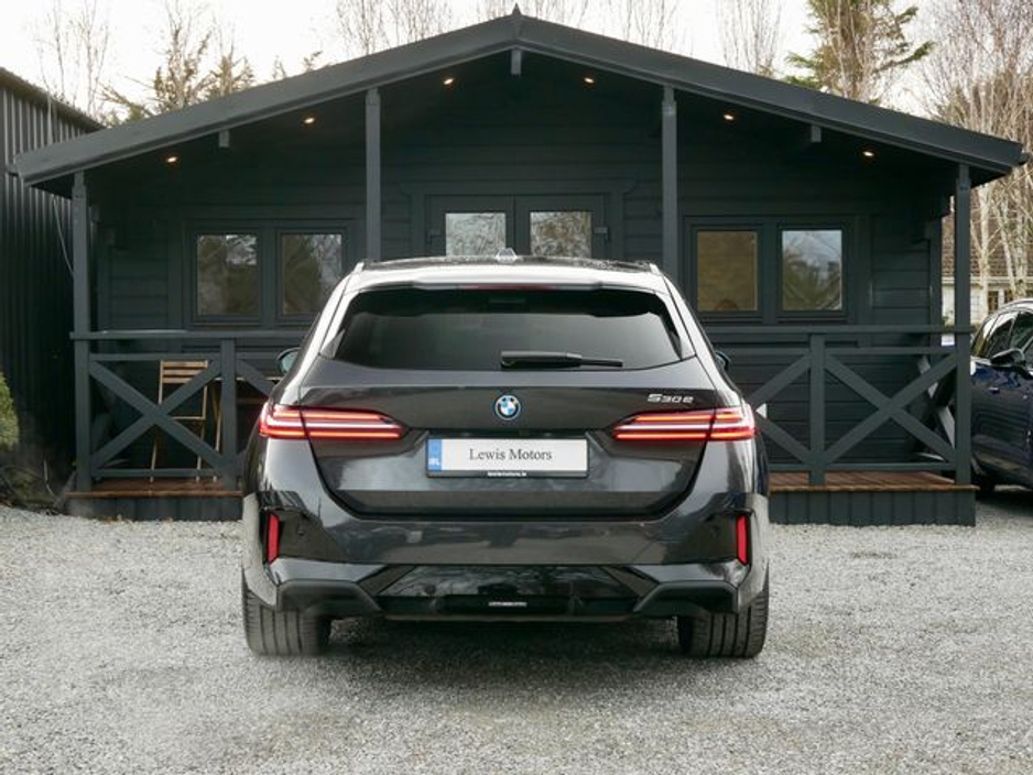 2025 BMW 5 Series - image 5