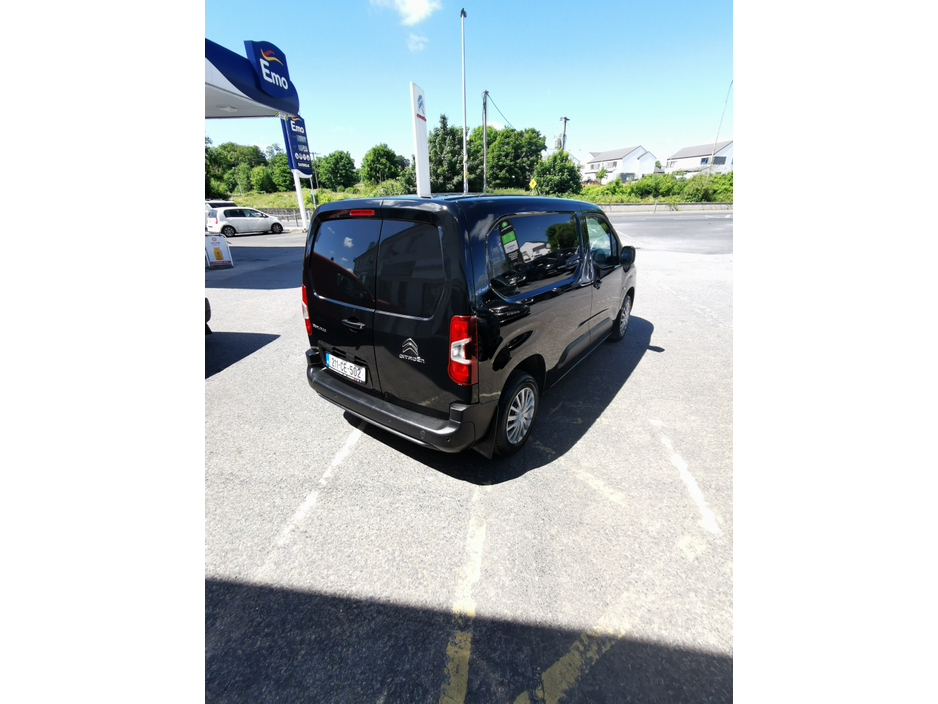 2021 Citroen Berlingo - image 9