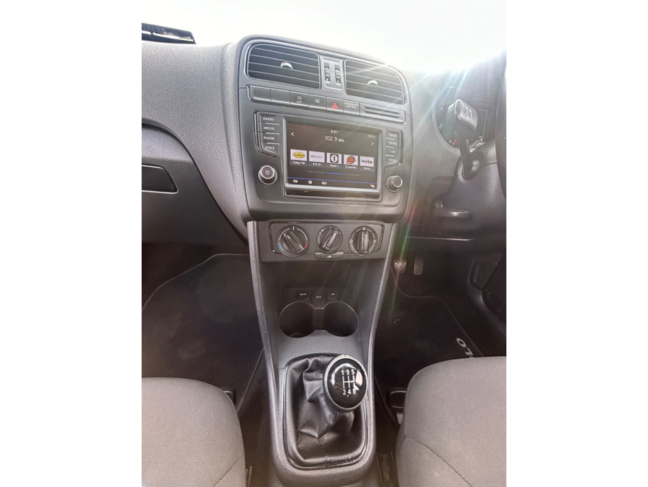 2017 Volkswagen Polo - image 17