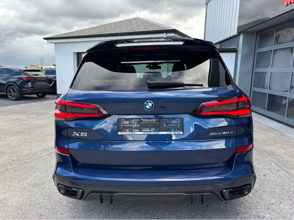 2022 BMW X5 - image 3