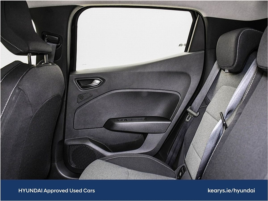 2025 Renault Clio - image 7