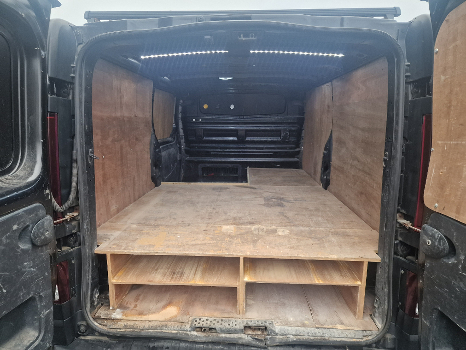 2018 Nissan NV300 - image 17