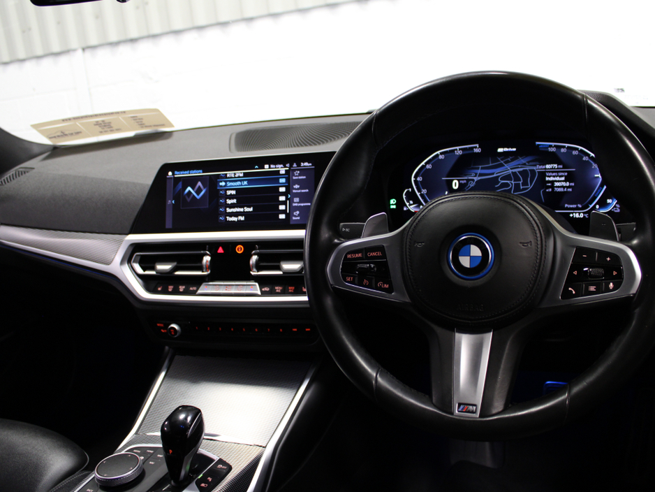 2022 BMW 3 Series - image 16