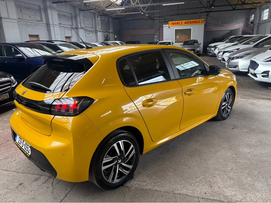 2023 Peugeot 208 - image 8