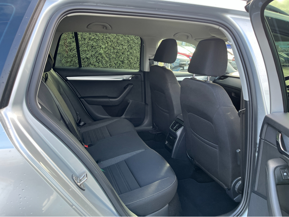 2019 Skoda Octavia AMBITION ESTATE 1.6 DIESEL //REVERSE CAMERA//CARPLAY// €16,950