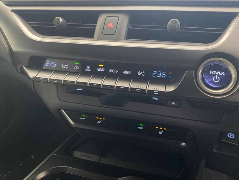 2022 Lexus UX 250 H Dynamic €36,950