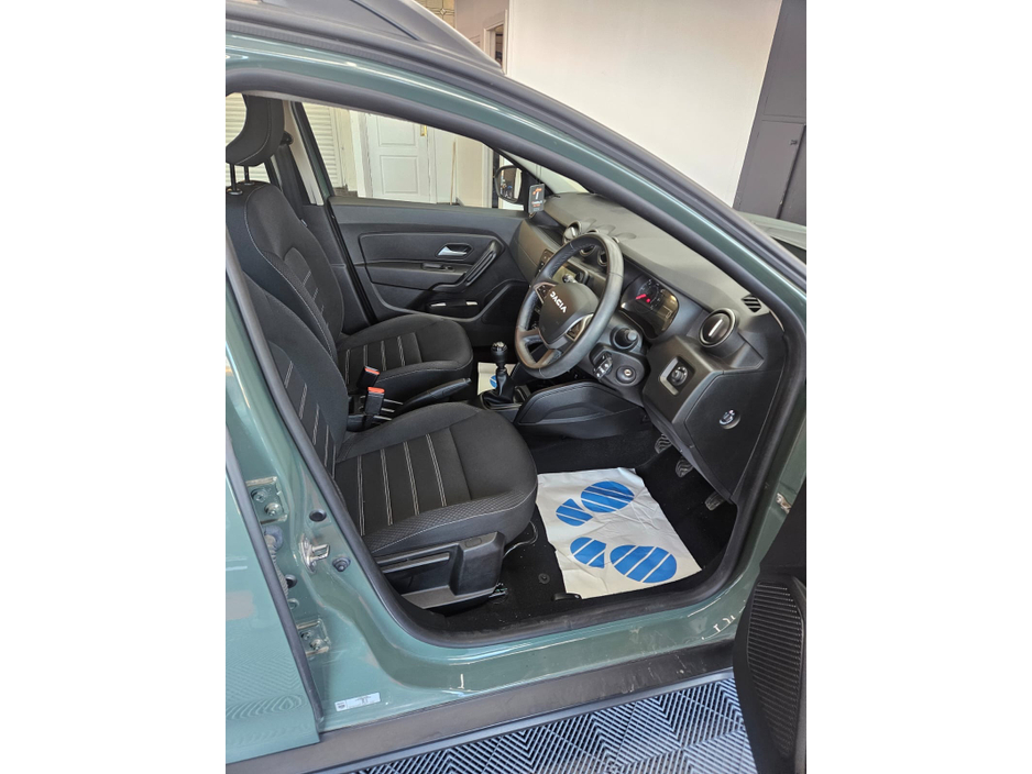 2023 Dacia Duster EXPRESSION BLUE DCI 115 DFULL €19,950