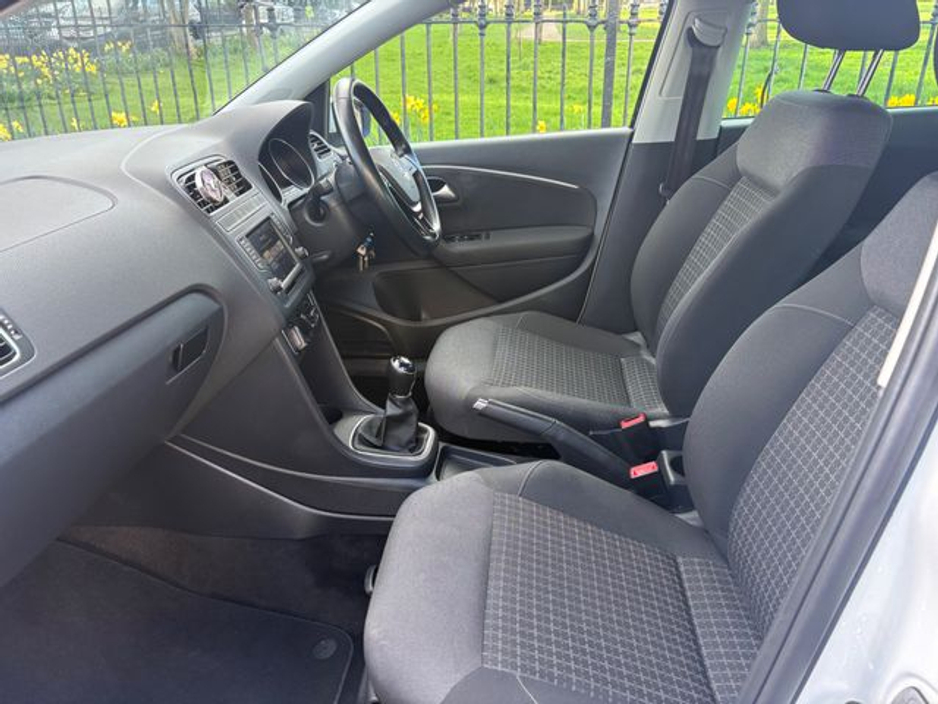 2016 Volkswagen Polo - image 9