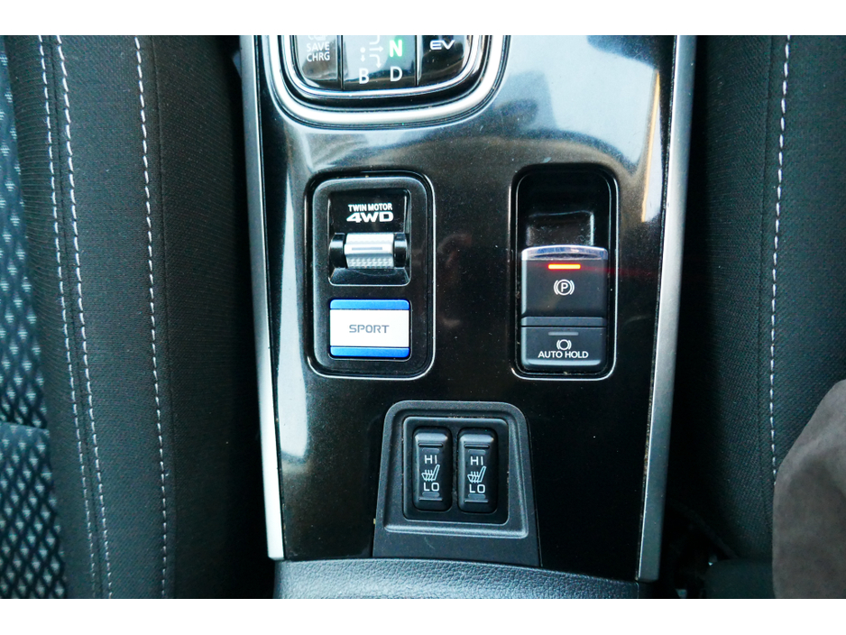 2020 Mitsubishi Outlander - image 16