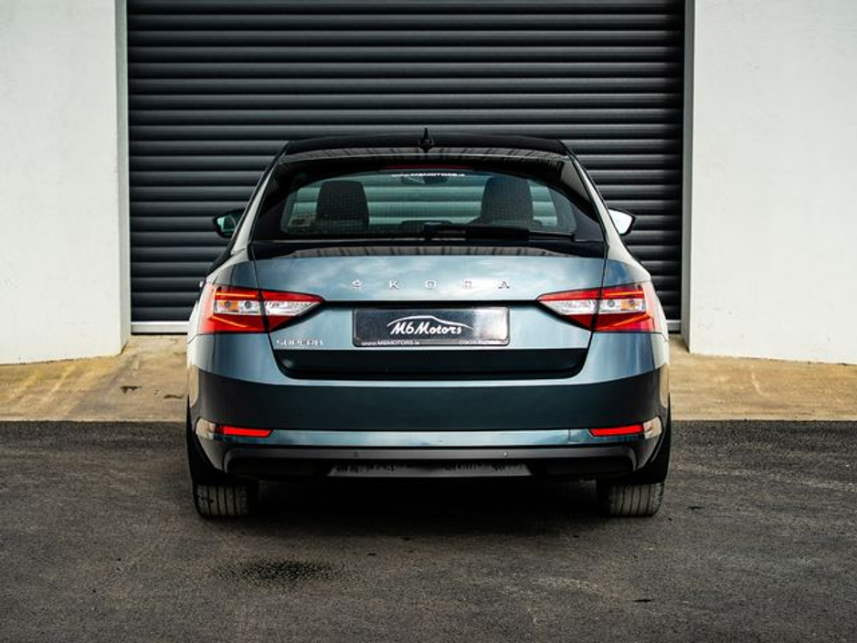 2020 Skoda Superb - image 3