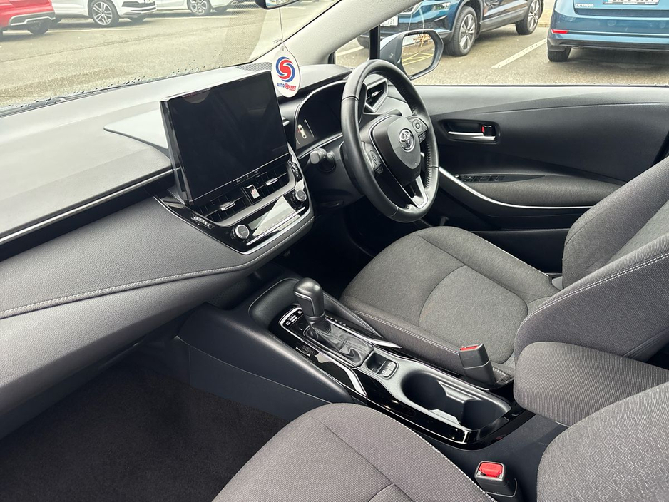 2023 Toyota Corolla - image 2