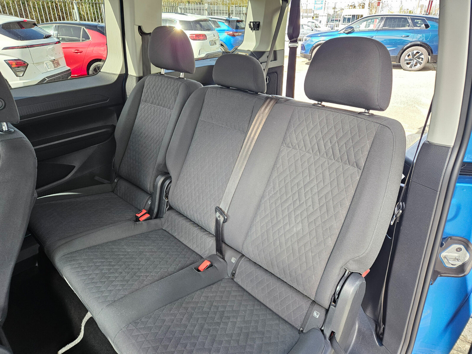 2023 Volkswagen Caddy Maxi Life - image 11
