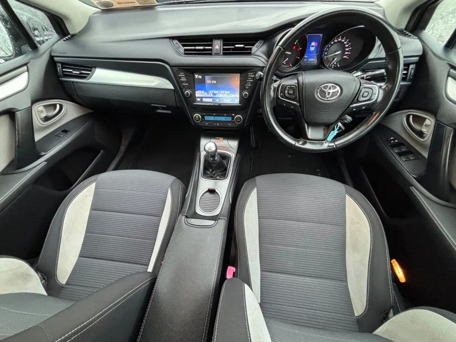 2017 Toyota Avensis 1.6 D-4D Luna Navi Saloon €10,500