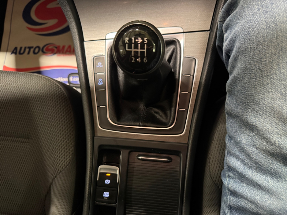 2013 Volkswagen Golf - image 22