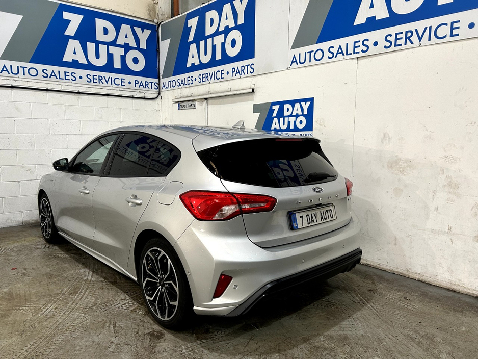 2022 Ford Focus - image 5