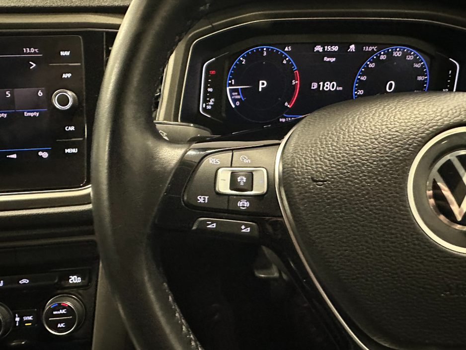 2021 Volkswagen T-Roc - image 25