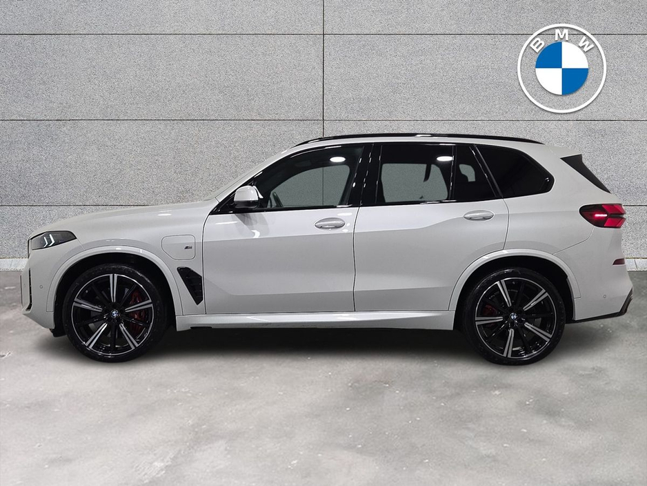 2025 BMW X5 - image 3