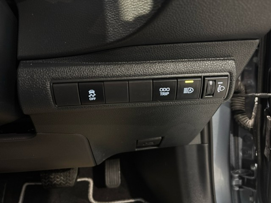 2025 Toyota Corolla SALOON LUNA HYBRID AUTO €31,750