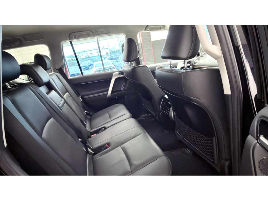 2023 Toyota Landcruiser - image 13