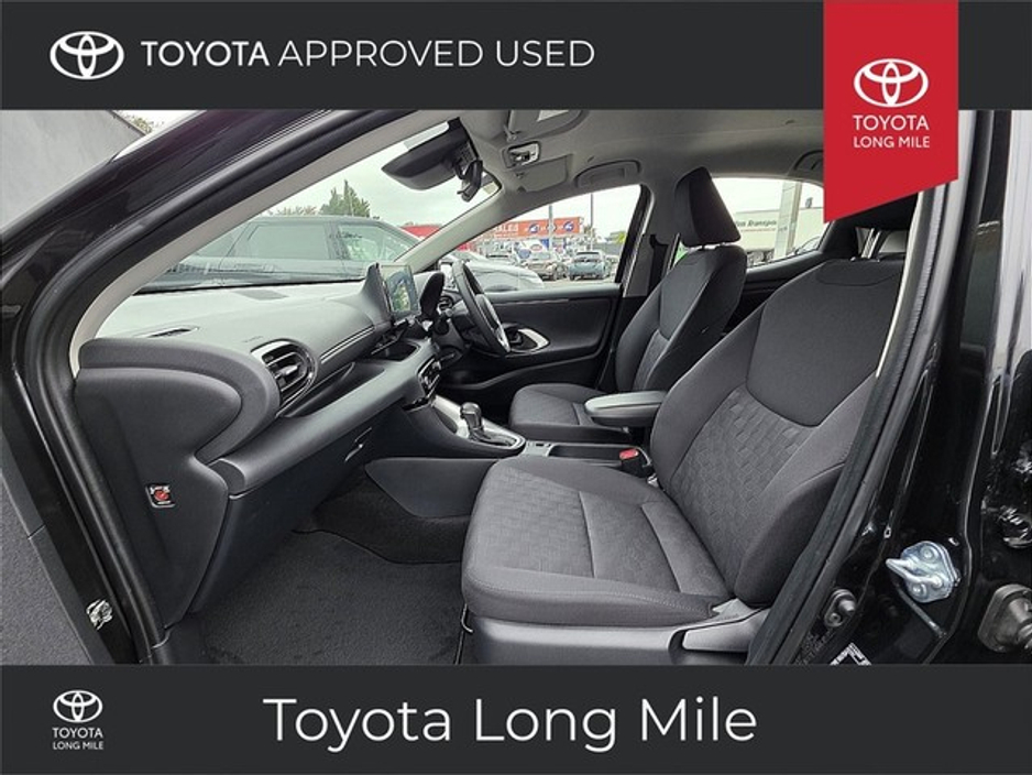2022 Toyota Yaris - image 6