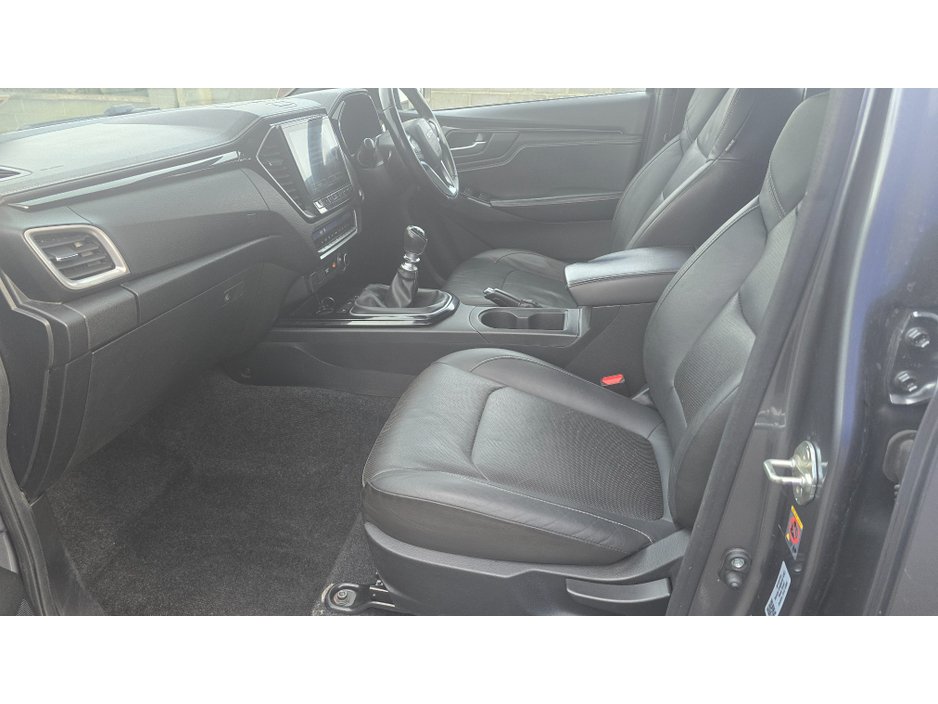 2022 Isuzu D-MAX - image 3